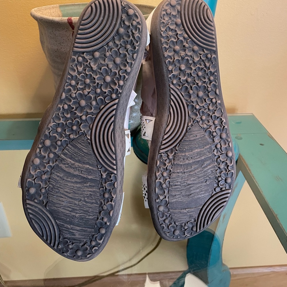 Volatile Sandals - Picture 5 of 6